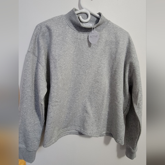 Mock neck cropped sweatshirt-medium - Picture 3 of 6